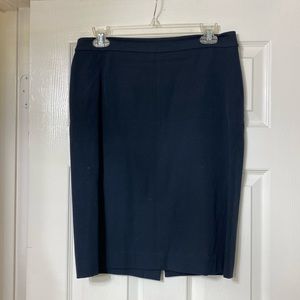 Woman’s Ann Taylor skirt
